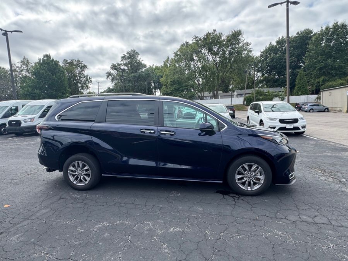 2024 TOYOTA SIENNA - Image 7