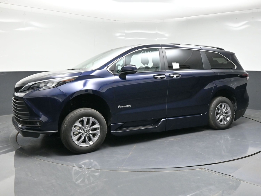 New 2026 Toyota Sienna Hybrid XLE Add - BraunAbility Side Entry Fold Out Automatic Ramp