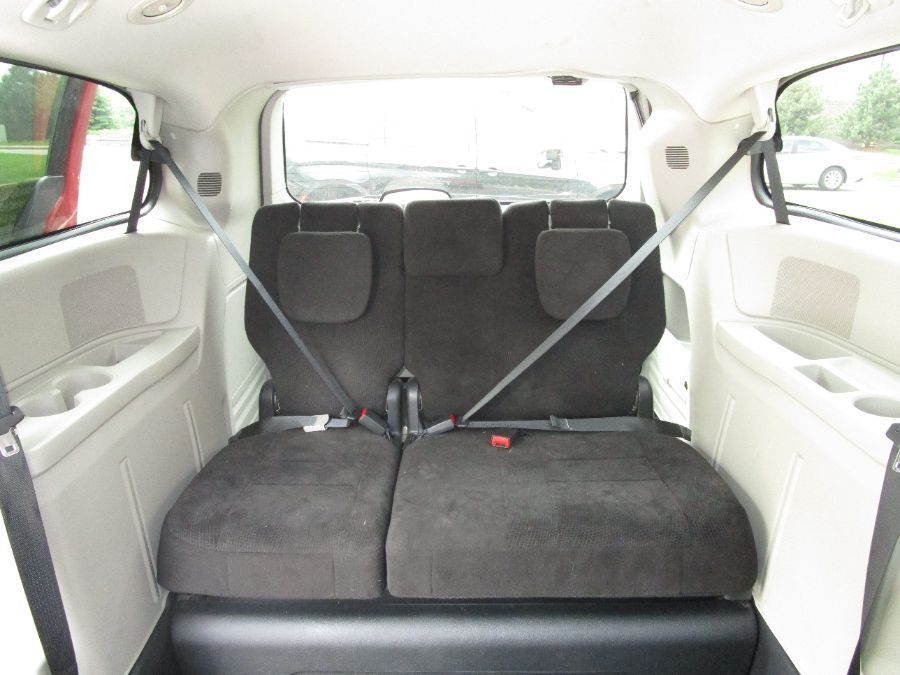 Red Dodge Grand Caravan image number 9