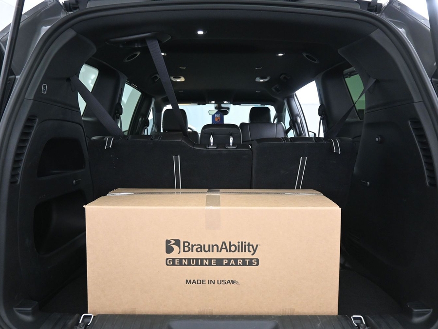 Used 2025 Chrysler Pacifica Select - BraunAbility Side Entry Entry Fold Out Automatic Ramp