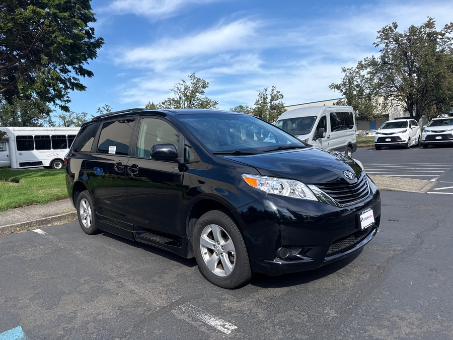 Used 2017 Toyota Sienna LE - BraunAbility Side Entry Fold Out Automatic Ramp