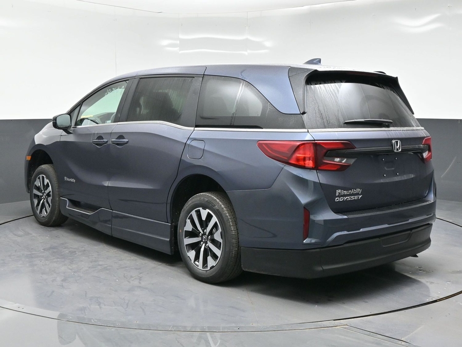 Blue Honda Odyssey image number 4