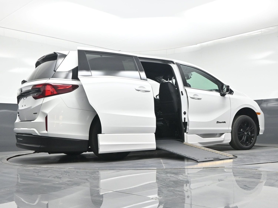 New 2026 Honda Odyssey Sport - BraunAbility Side Entry Entry In Floor Automatic Ramp