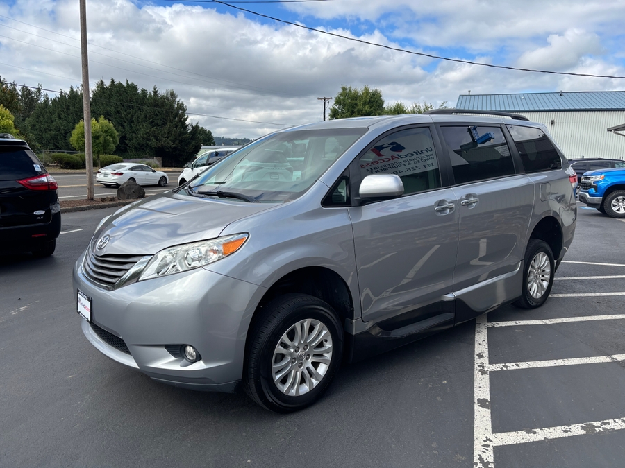 Used 2013 Toyota Sienna XLE - VMI Side Entry In Floor Automatic Ramp