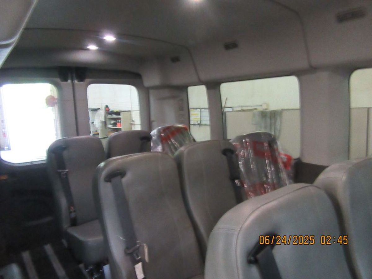 White Ford Transit image number 5