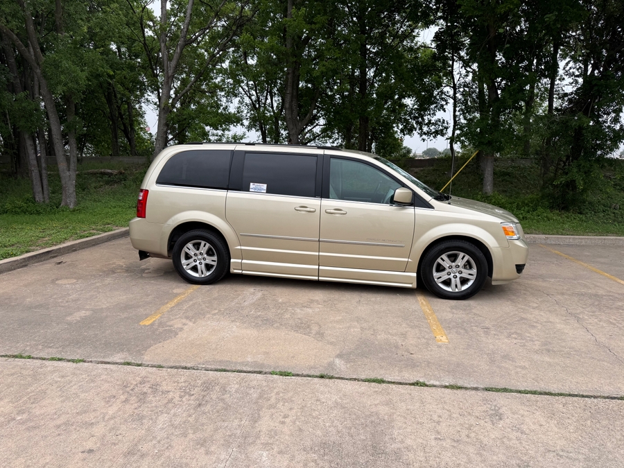 Used 2010 Dodge Grand Caravan SXT - BraunAbility Side Entry Entry Fold Out Automatic Ramp