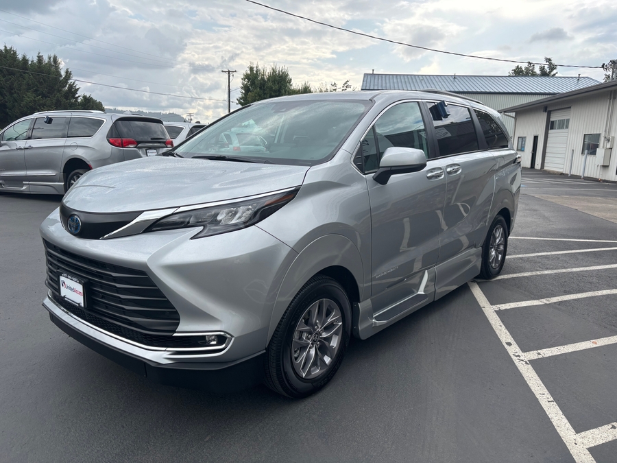 Used 2024 Toyota Sienna Hybrid XLE AWD - VMI Side Entry Entry In Floor Automatic Ramp