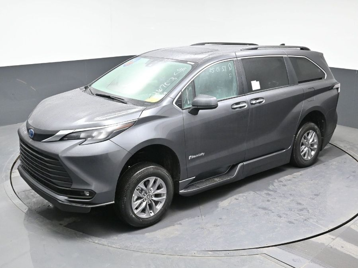 2025 TOYOTA SIENNA - Image 24