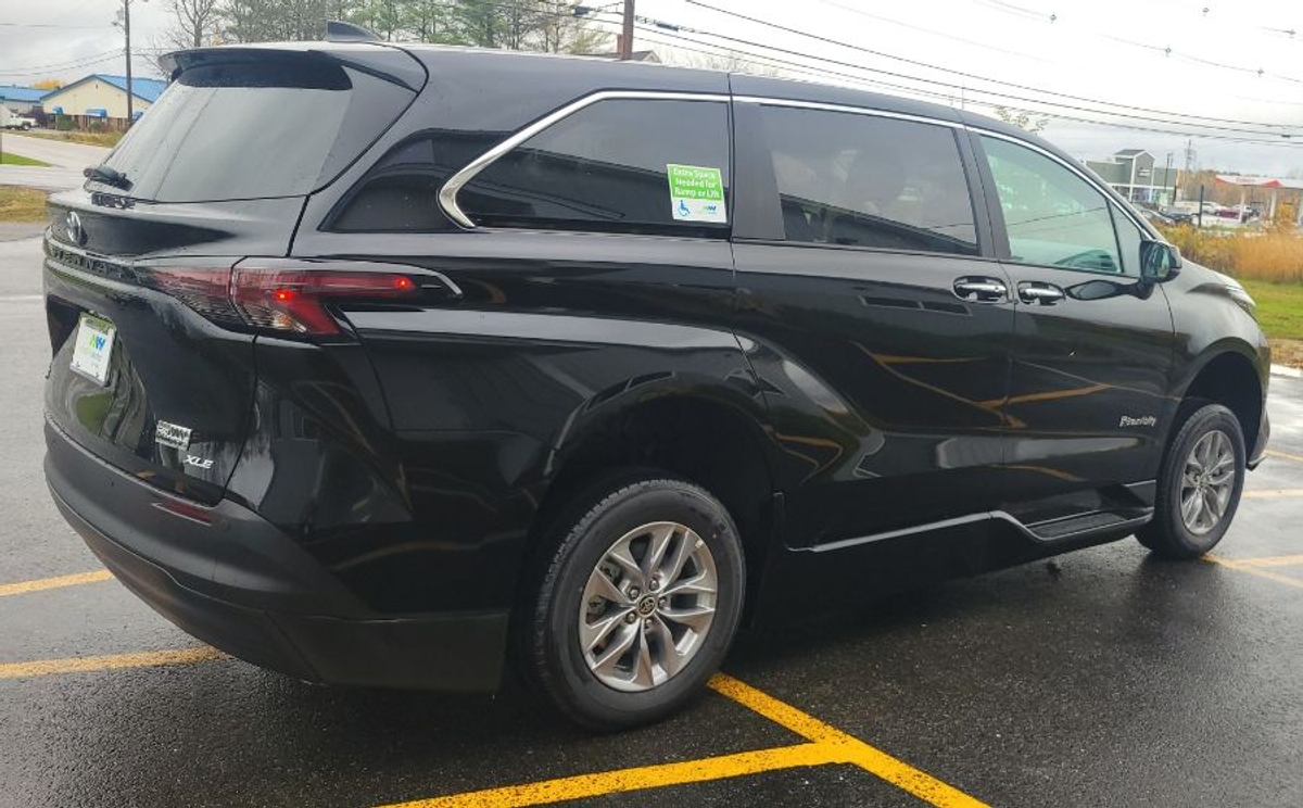 2025 TOYOTA SIENNA - Image 14