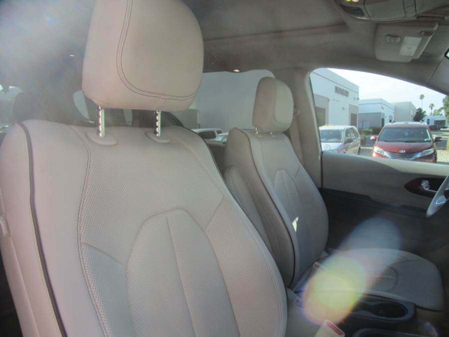 Used 2017 Chrysler Pacifica Limited - BraunAbility Side Entry Fold Out Automatic Ramp