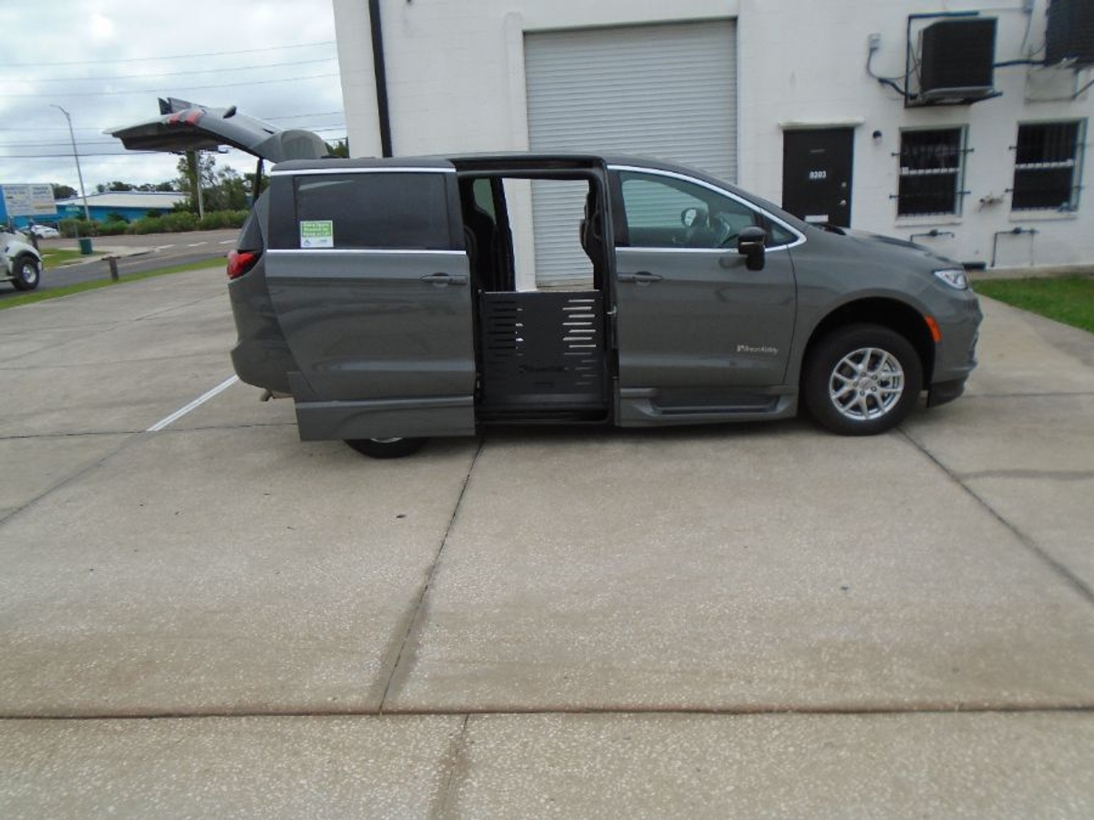 2025 CHRYSLER PACIFICA - Image 6