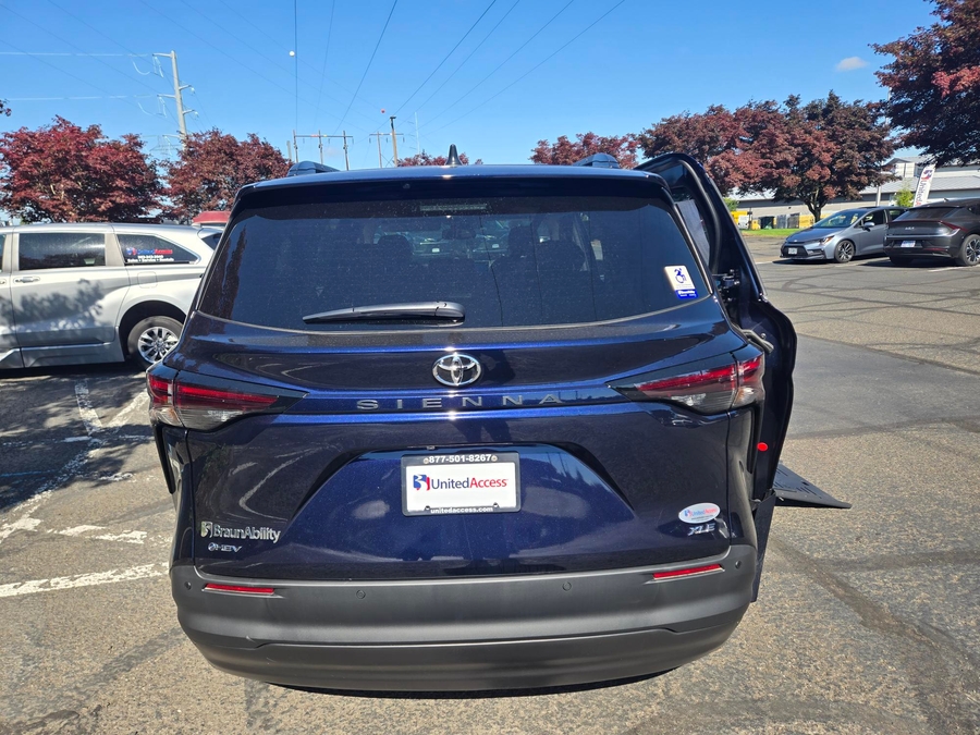 Used 2022 Toyota Sienna Hybrid XLE - BraunAbility Side Entry Fold Out Automatic Ramp