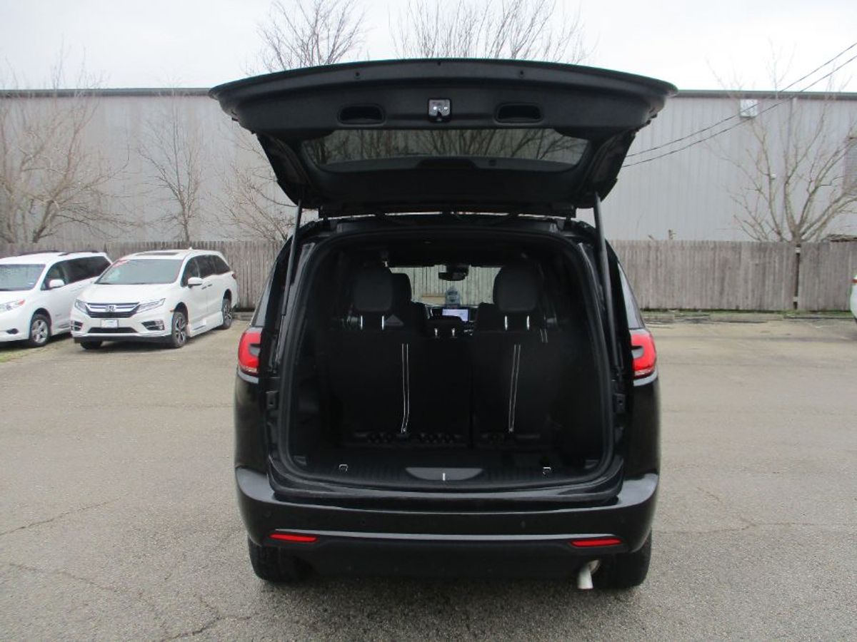 2023 CHRYSLER PACIFICA - Image 10