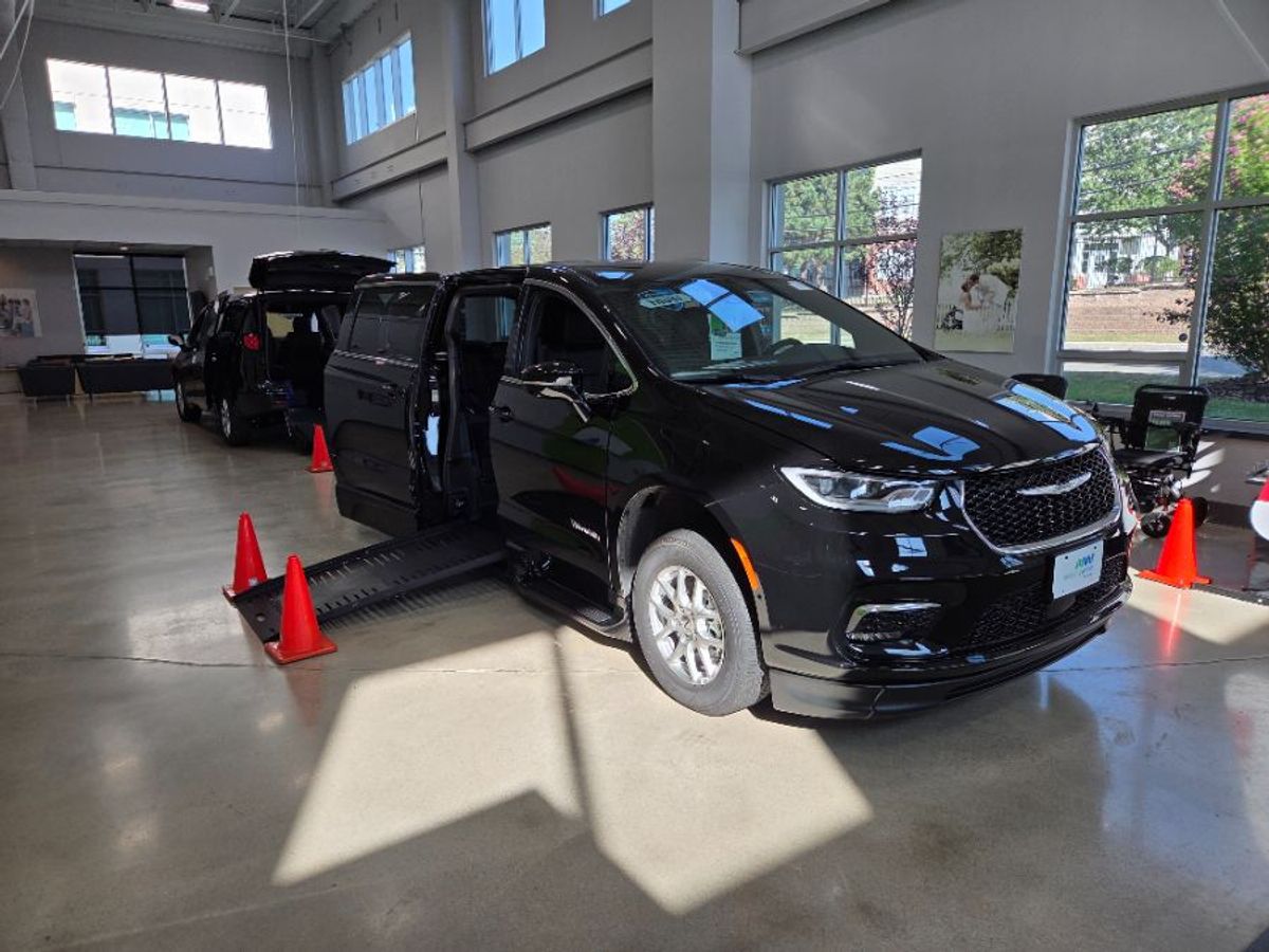 2025 CHRYSLER PACIFICA - Image 3