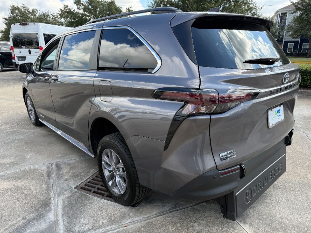 2024 TOYOTA SIENNA - Image 5