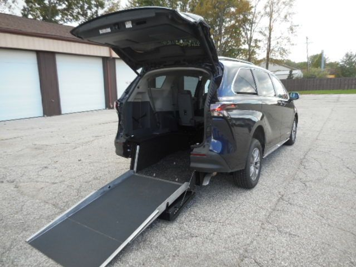 2024 TOYOTA SIENNA - Image 1