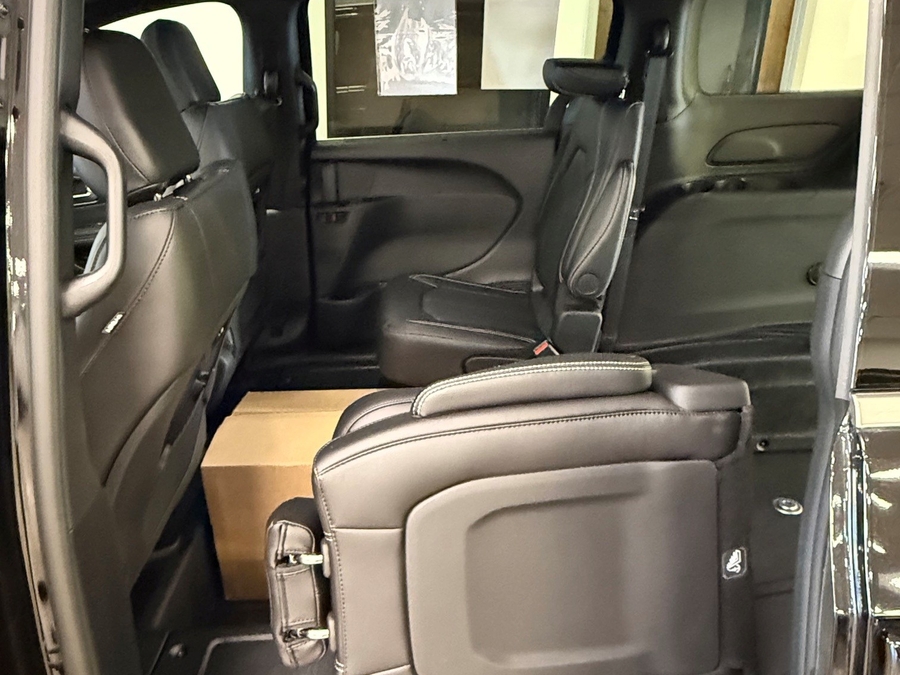 Número de imagen Chrysler Pacifica negro 25