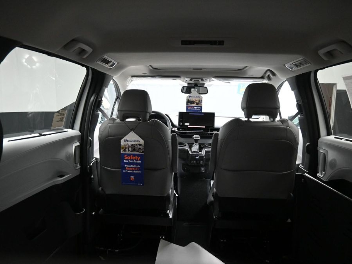 2025 TOYOTA SIENNA - Image 15