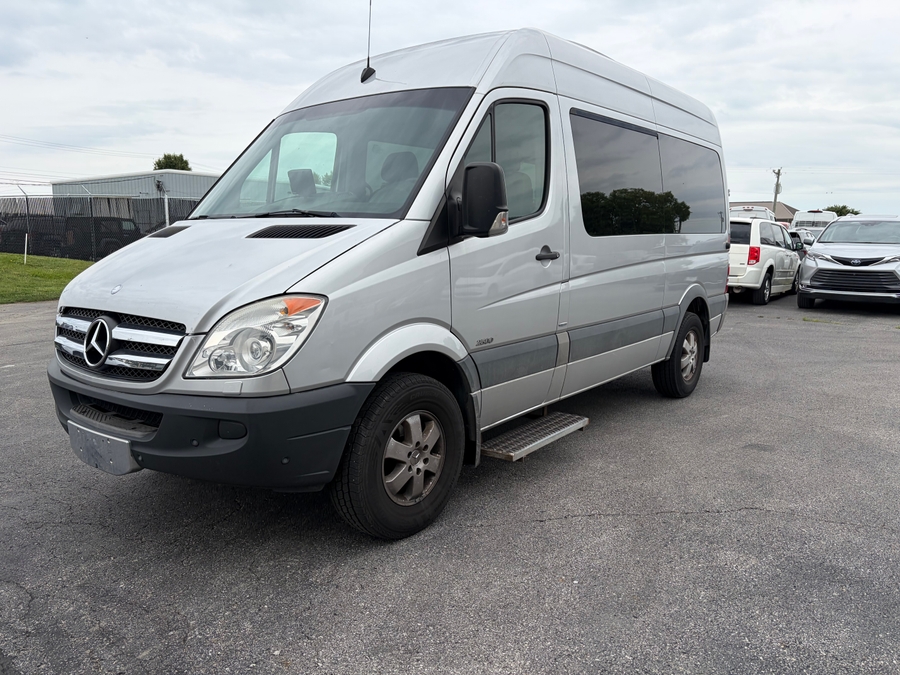  Mercedes-Benz Sprinter image number 1