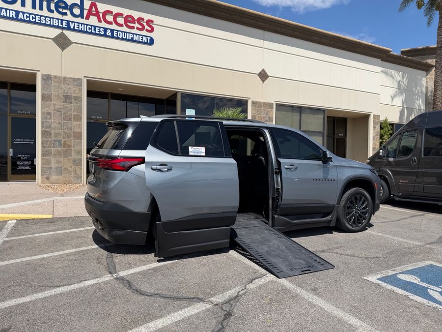 Used 2023 Chevrolet Traverse 2LT - BraunAbility Side Entry In Floor Automatic Ramp