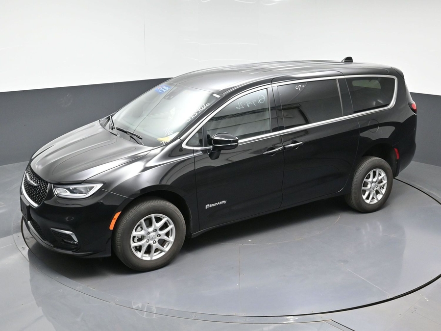 Used 2025 Chrysler Pacifica Select - BraunAbility Rear Entry Fold Out Manual Ramp