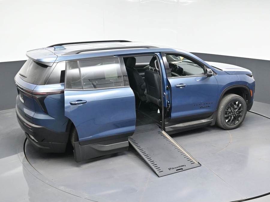 New 2026 Chevrolet Traverse 1LT Midnight - BraunAbility Side Entry Entry In Floor Automatic Ramp