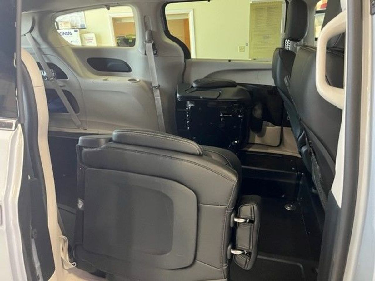 2023 CHRYSLER PACIFICA - Image 11