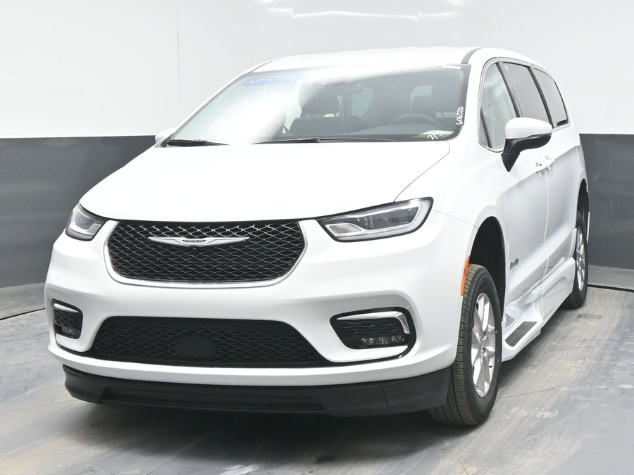 Used 2023 Chrysler Pacifica Touring L - BraunAbility Side Entry Entry Fold Out Automatic Ramp