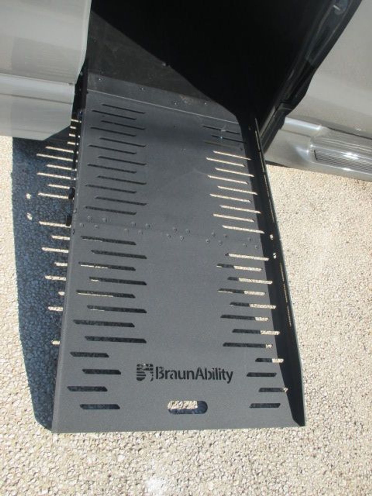 Grey Chrysler Pacifica image number 5