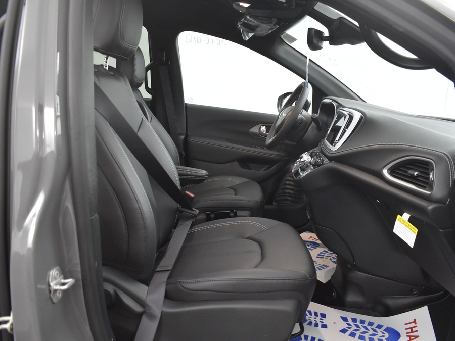 New 2025 Chrysler Pacifica Select Safety - BraunAbility Side Entry Entry Fold Out Automatic Ramp