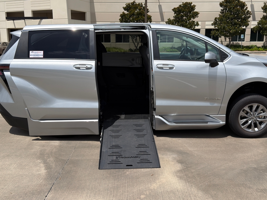 Used 2025 Toyota Sienna Hybrid LE - BraunAbility Side Entry Fold Out Automatic Ramp