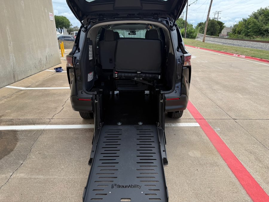 Used 2024 Toyota Sienna Hybrid LE - BraunAbility Rear Entry Entry Fold Out Manual Ramp
