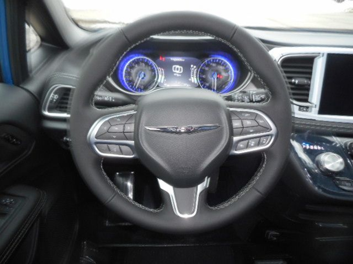 Blue Chrysler Pacifica image number 12