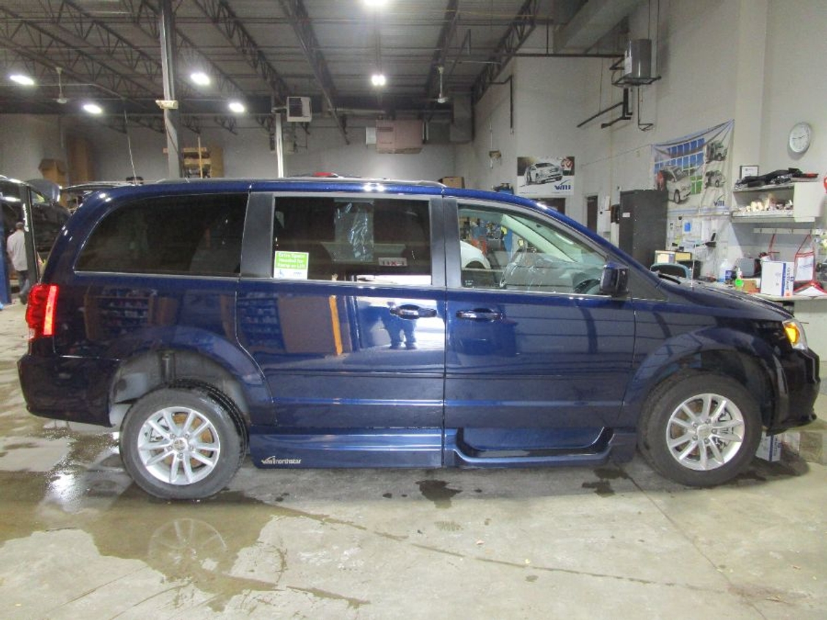 2015 DODGE GRAND CARAVAN - Image 2
