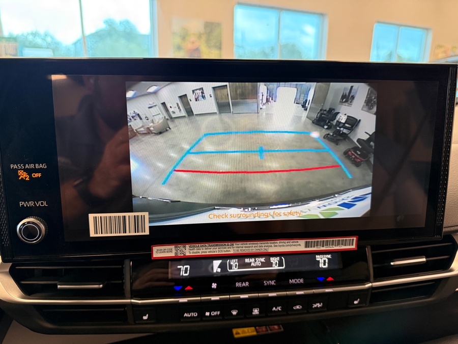 Black Toyota Sienna image number 20