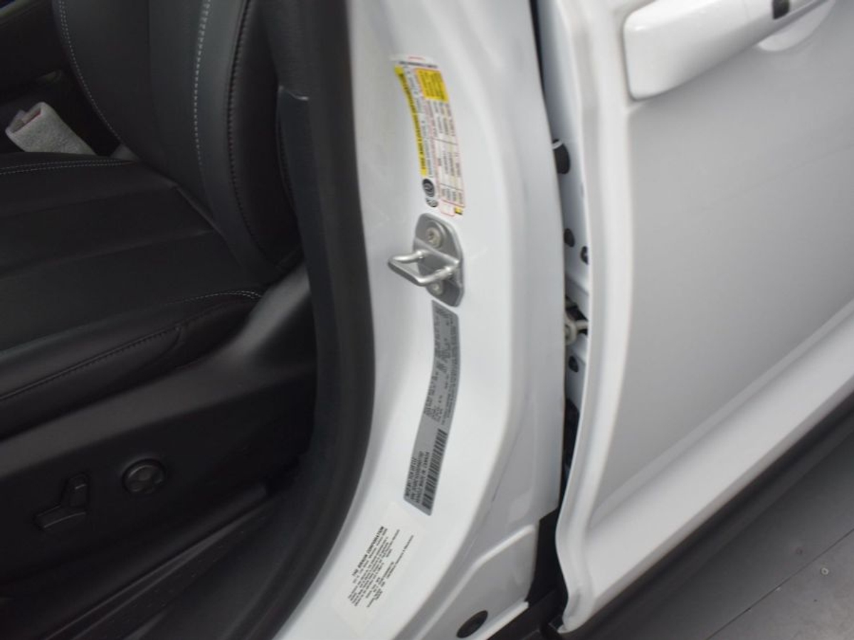 2025 CHRYSLER VOYAGER - Image 16