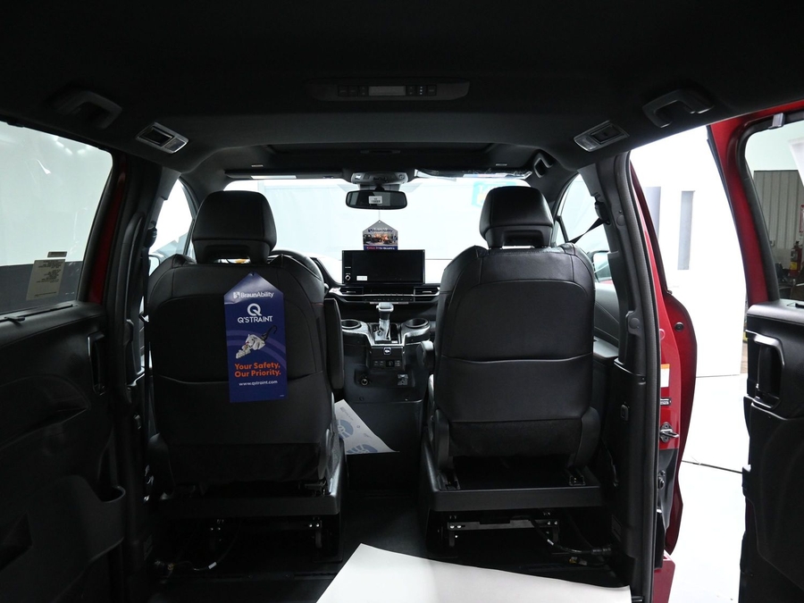 New 2026 Toyota Sienna Hybrid XSE Sport - BraunAbility Side Entry In Floor Automatic Ramp