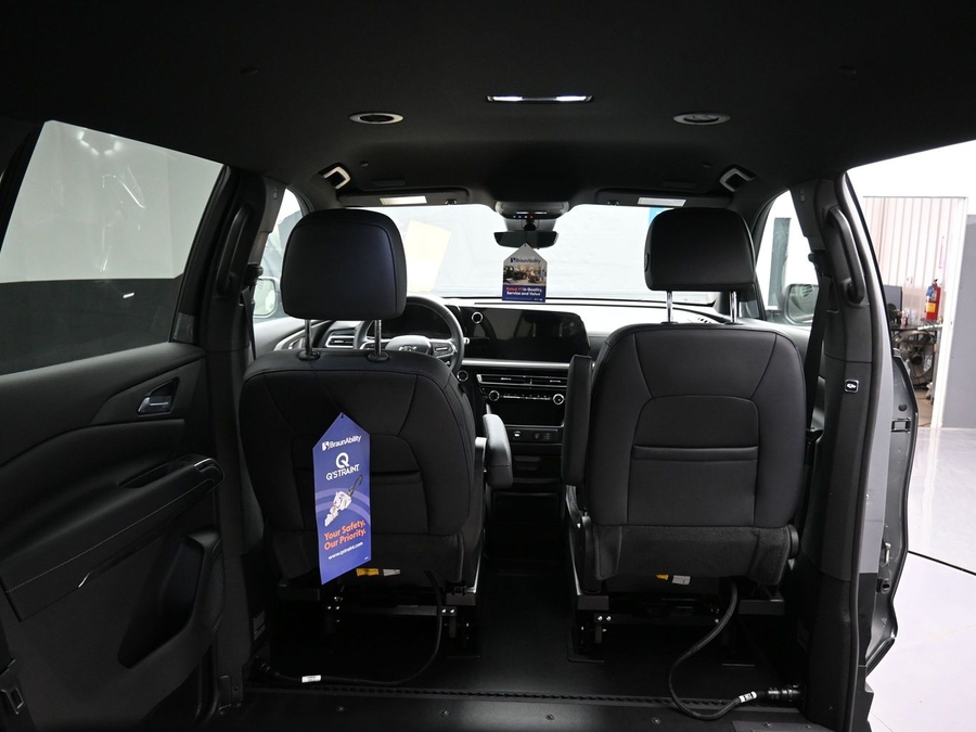 New 2026 Chevrolet Traverse 1LT Midnight - BraunAbility Side Entry Entry In Floor Automatic Ramp