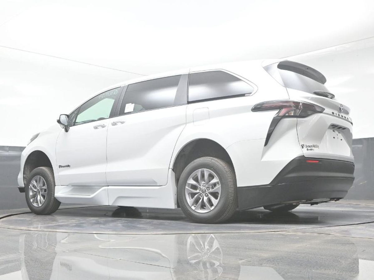 2025 TOYOTA SIENNA - Image 20