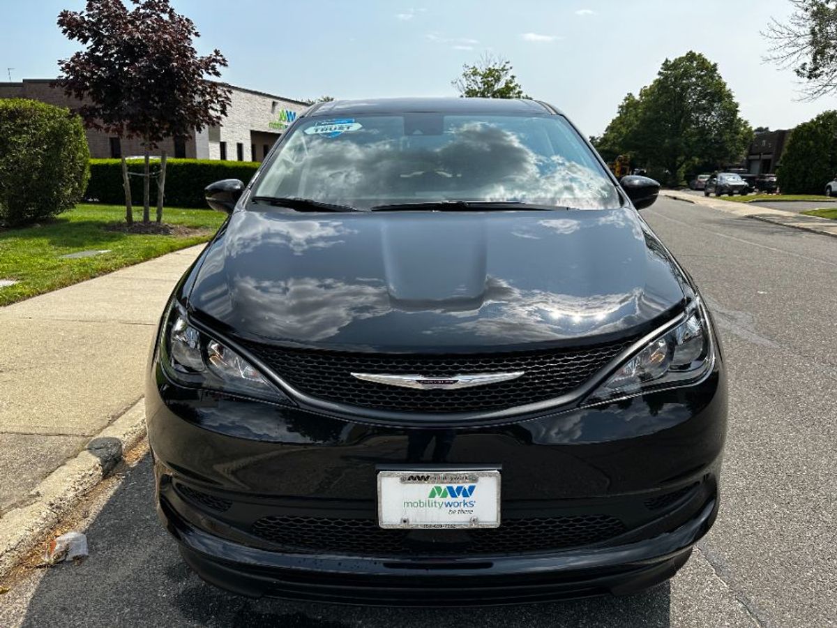 2023 CHRYSLER VOYAGER - Image 2