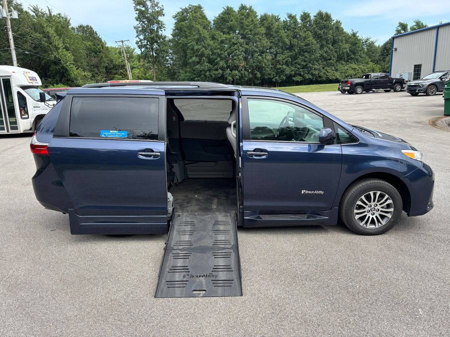 Used 2020 Toyota Sienna XLE - BraunAbility Side Entry Entry Fold Out Automatic Ramp
