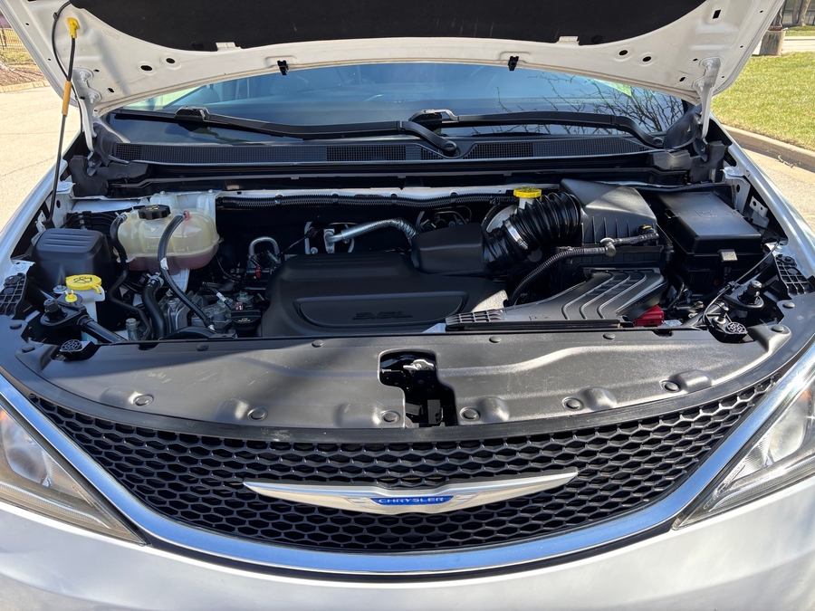 Used 2019 Chrysler Pacifica Touring L - VMI Side Entry Entry In Floor Automatic Ramp