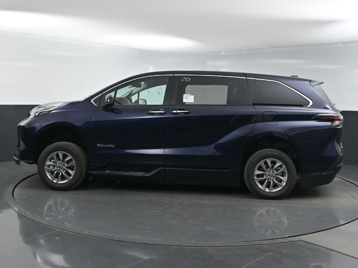 2025 TOYOTA SIENNA - Image 4