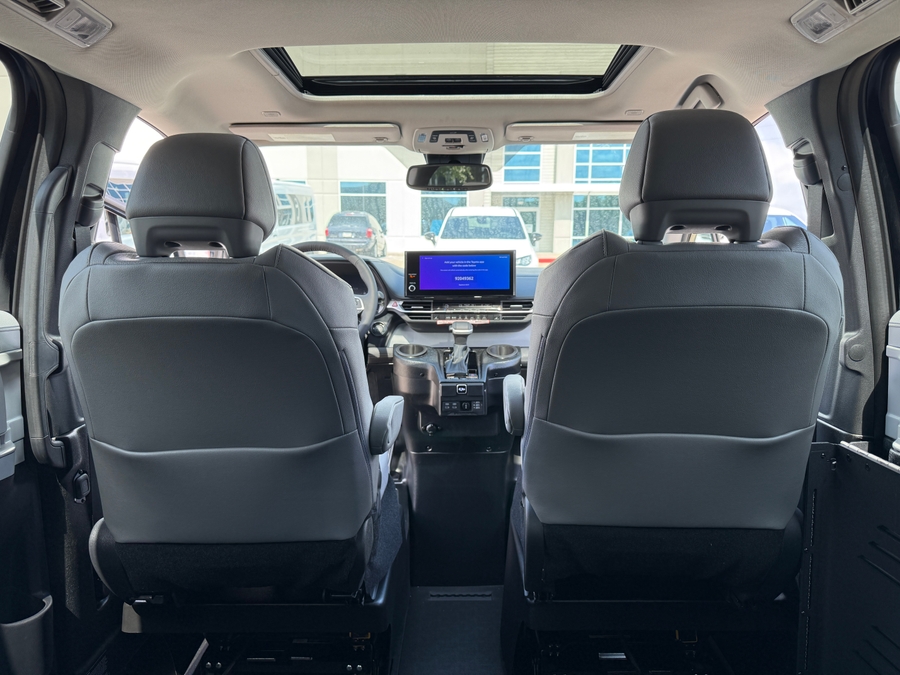 Black Toyota Sienna image number 13