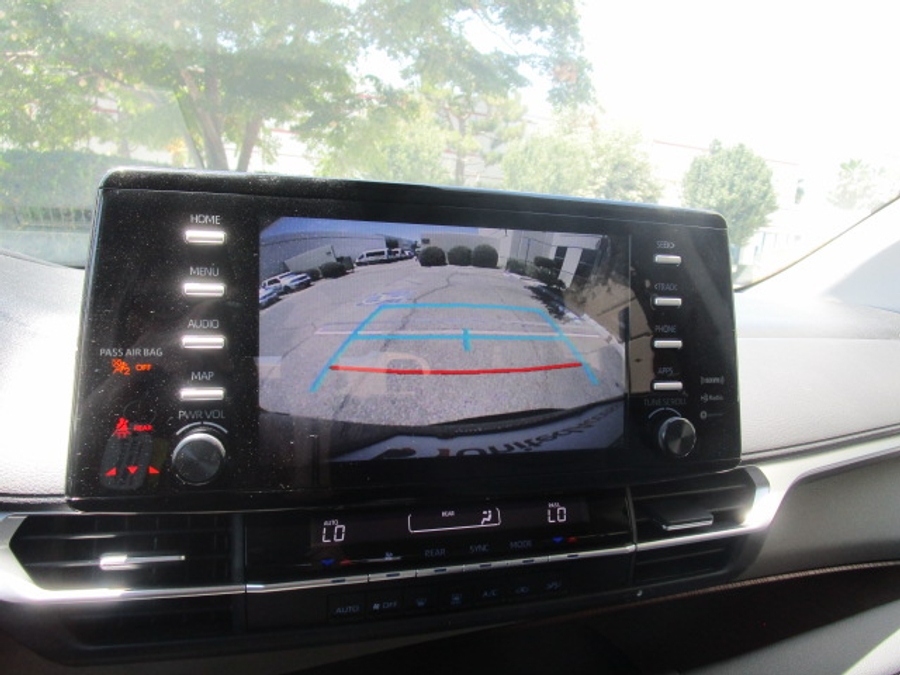 Used 2024 Toyota Sienna Hybrid LE Base - BraunAbility Side Entry Fold Out Automatic Ramp