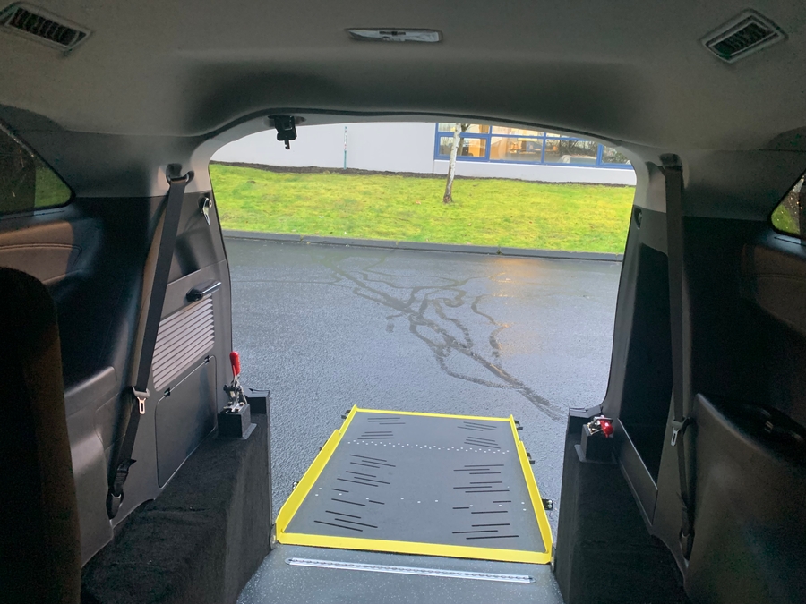 New 2026 Toyota Sienna Hybrid LE - Vantage Mobility Rear Entry Entry Fold Out Manual Ramp