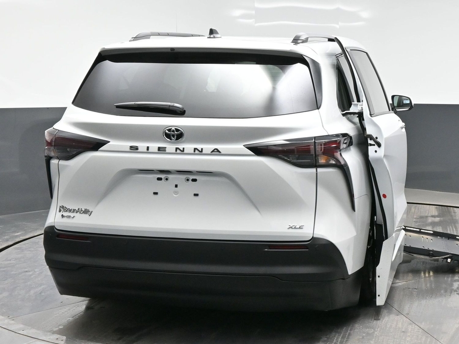 New 2026 Toyota Sienna Hybrid XLE Add - BraunAbility Side Entry Entry Fold Out Automatic Ramp