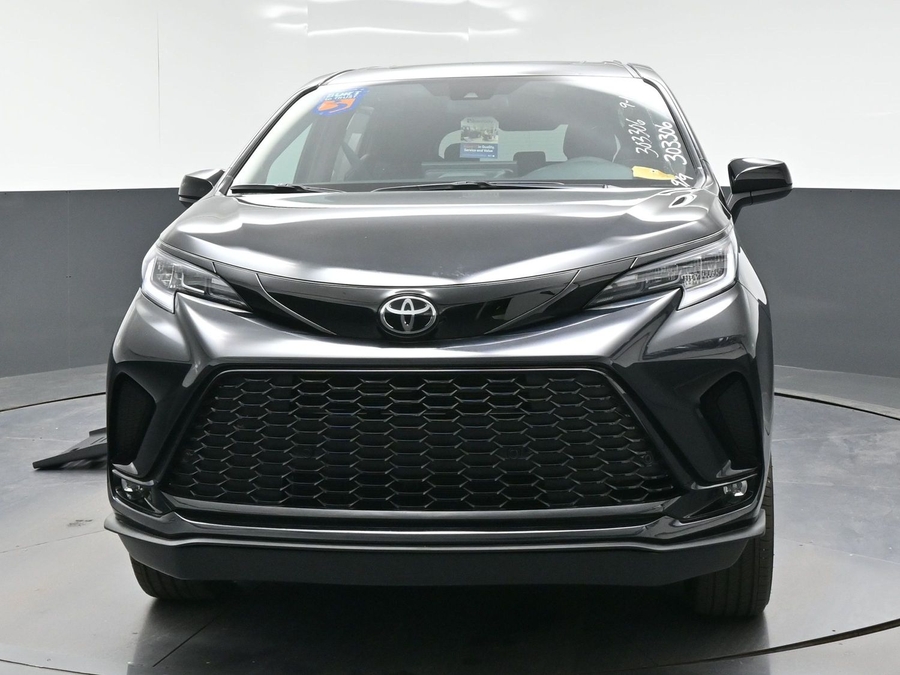 New 2026 Toyota Sienna Hybrid XSE Sport - BraunAbility Side Entry Fold Out Automatic Ramp