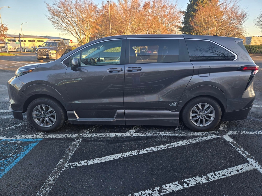 Used 2022 Toyota Sienna Hybrid LE - VMI Side Entry Entry In Floor Automatic Ramp