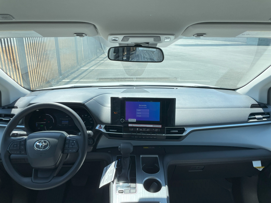 New 2026 Toyota Sienna Hybrid LE DRIVER/PASSENGER MID SWIVEL SEATS - Vantage Mobility Rear Entry Entry Fold Out Manual Ramp